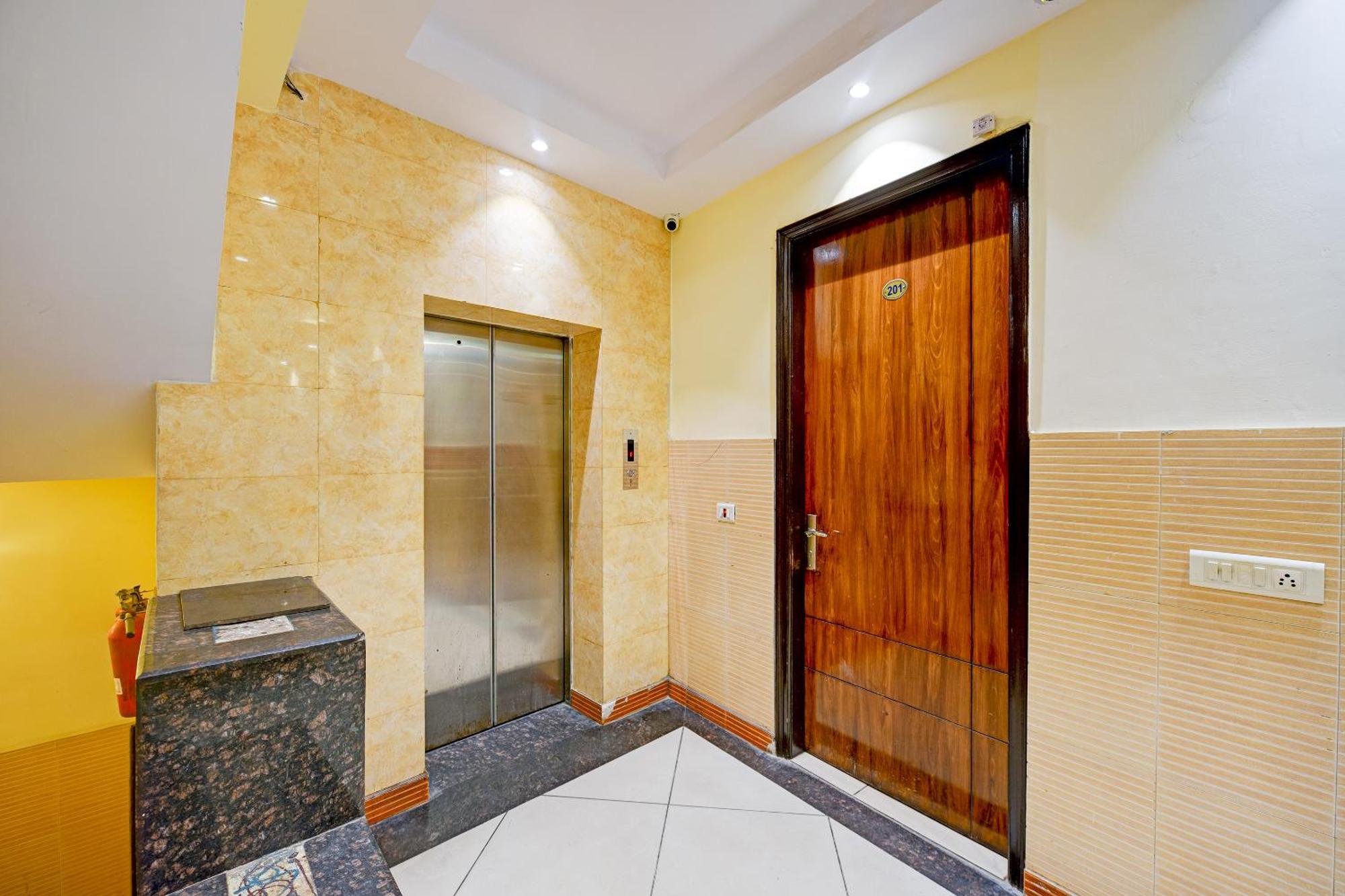 Hotel Le Grand - Walk-In From Rk Ashram Metro Station Нью-Дели Экстерьер фото