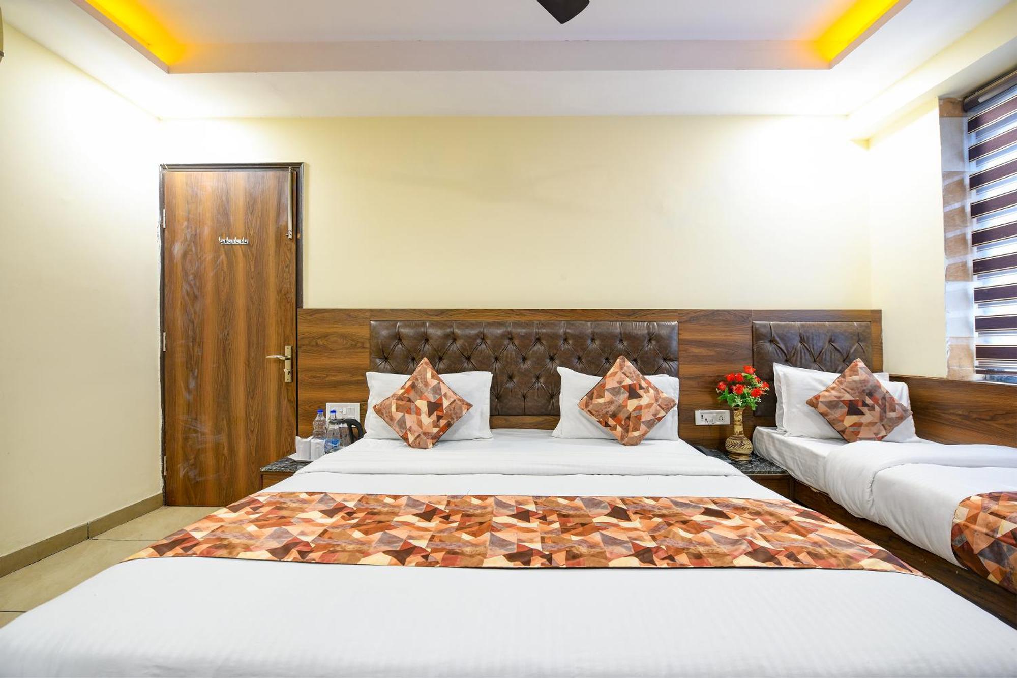 Hotel Le Grand - Walk-In From Rk Ashram Metro Station Нью-Дели Экстерьер фото
