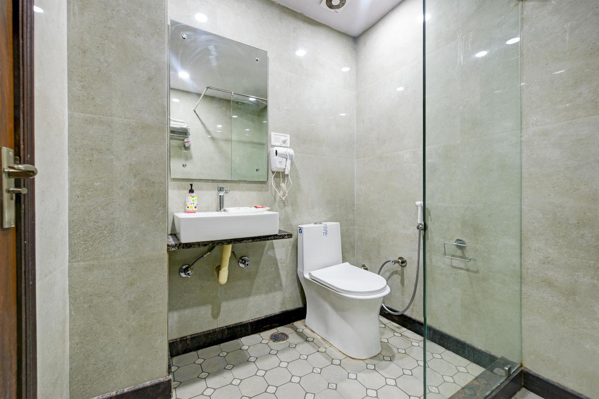 Hotel Le Grand - Walk-In From Rk Ashram Metro Station Нью-Дели Экстерьер фото