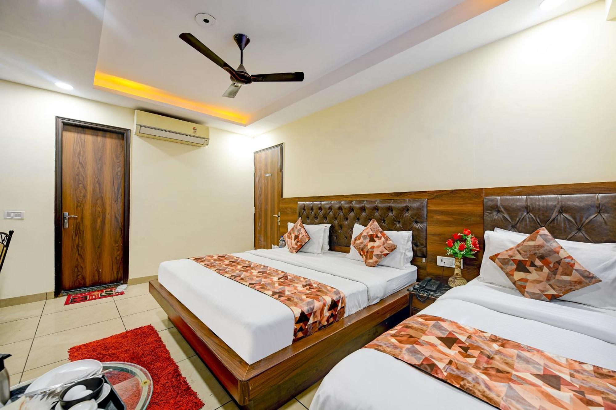 Hotel Le Grand - Walk-In From Rk Ashram Metro Station Нью-Дели Экстерьер фото