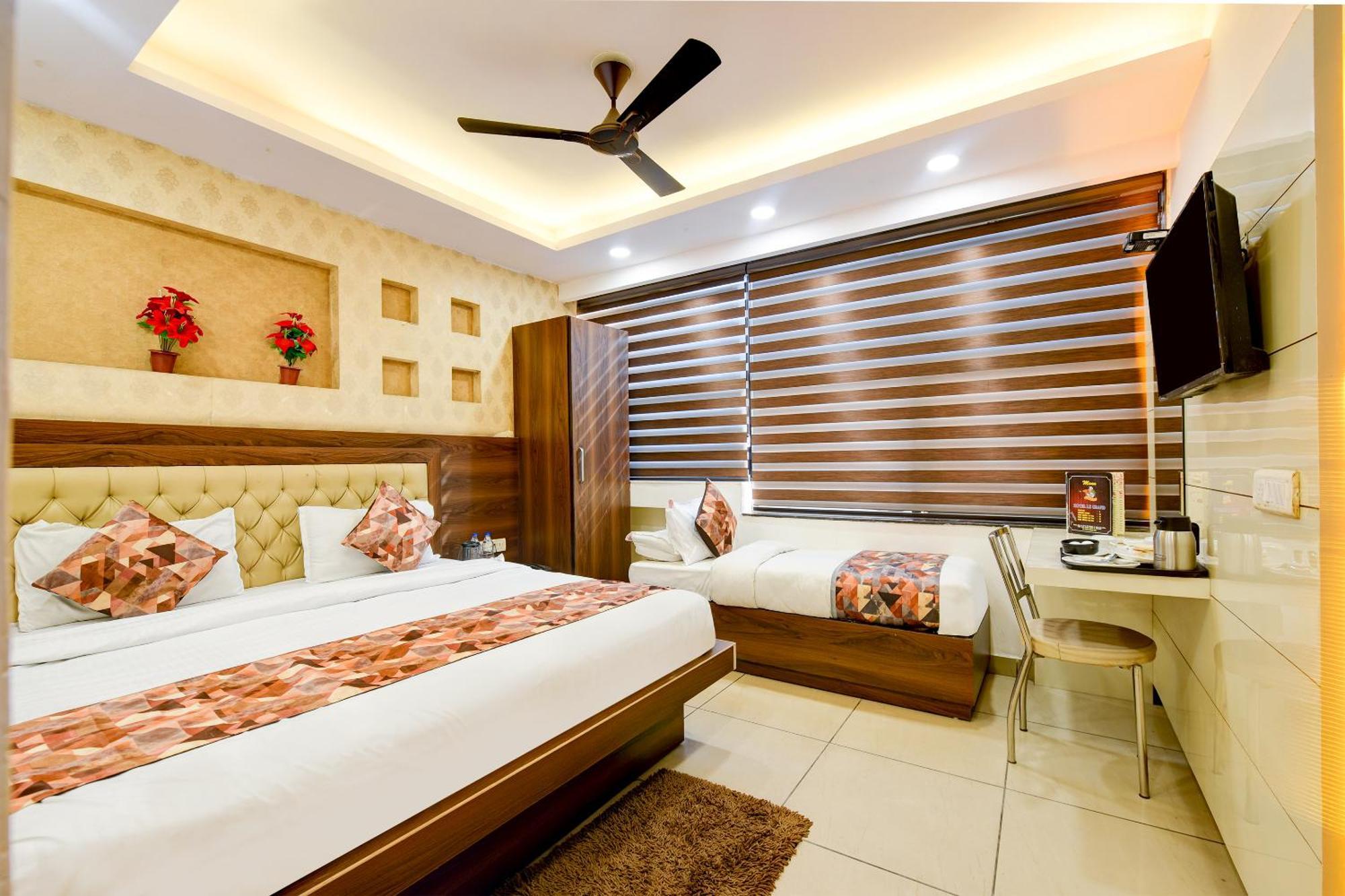 Hotel Le Grand - Walk-In From Rk Ashram Metro Station Нью-Дели Экстерьер фото