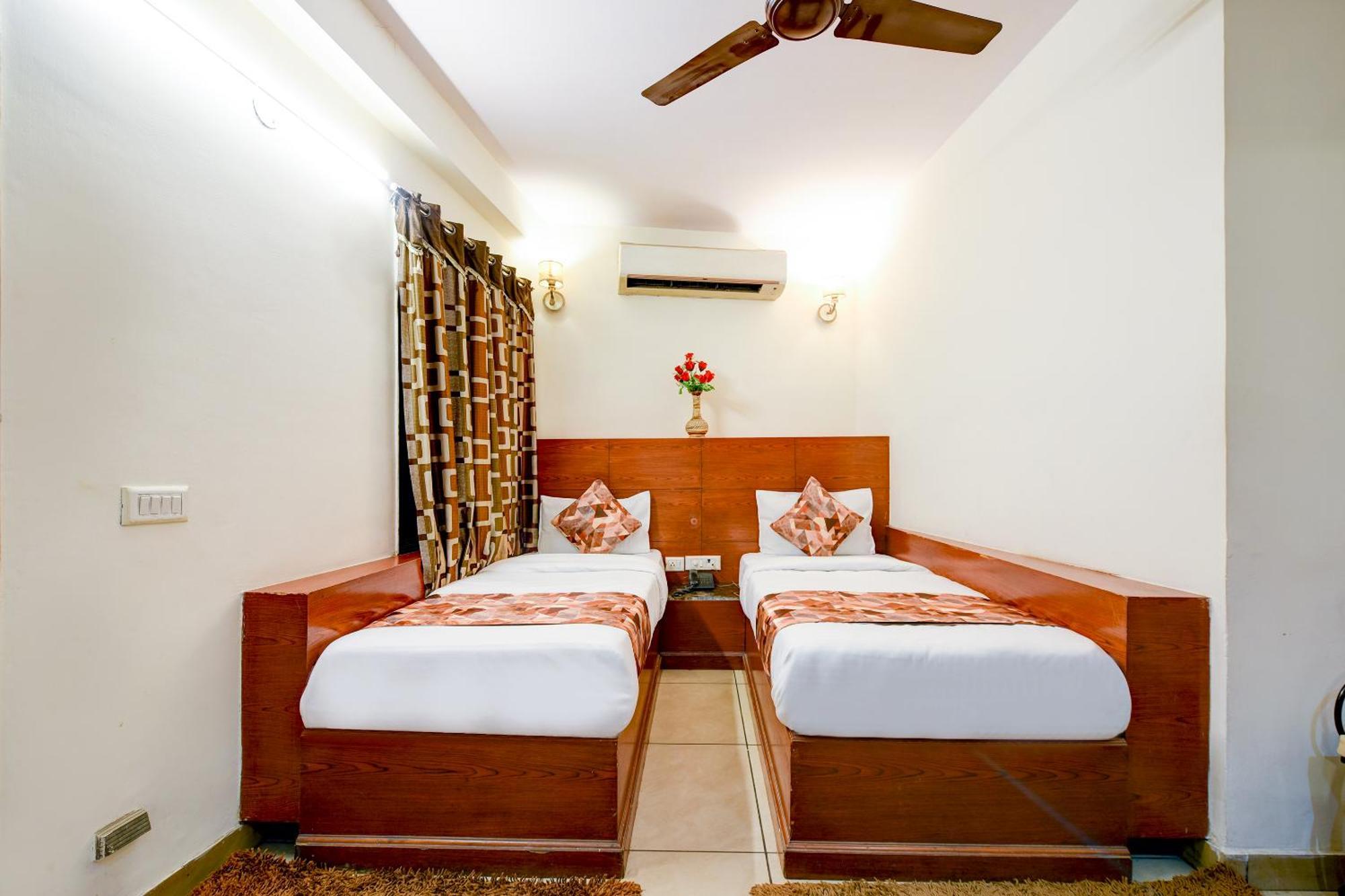 Hotel Le Grand - Walk-In From Rk Ashram Metro Station Нью-Дели Экстерьер фото