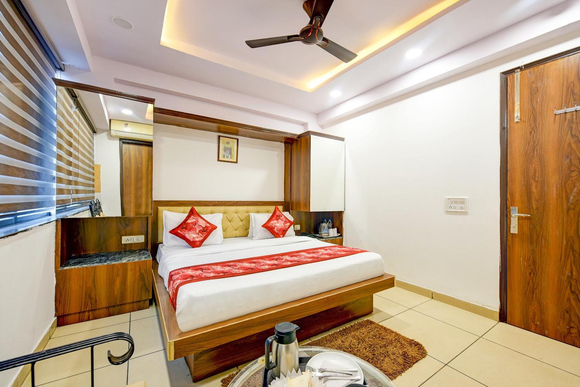 Hotel Le Grand - Walk-In From Rk Ashram Metro Station Нью-Дели Экстерьер фото
