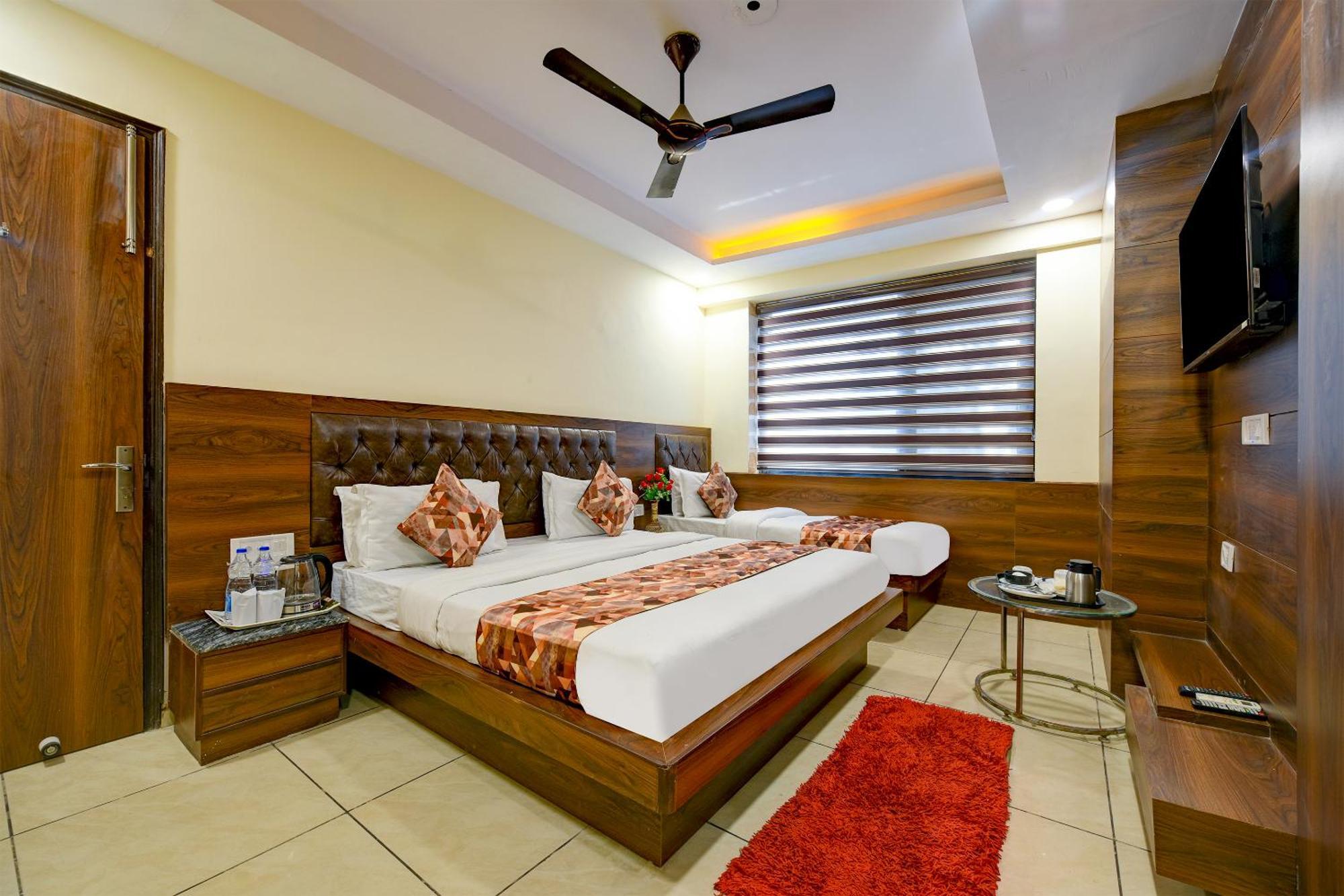 Hotel Le Grand - Walk-In From Rk Ashram Metro Station Нью-Дели Экстерьер фото