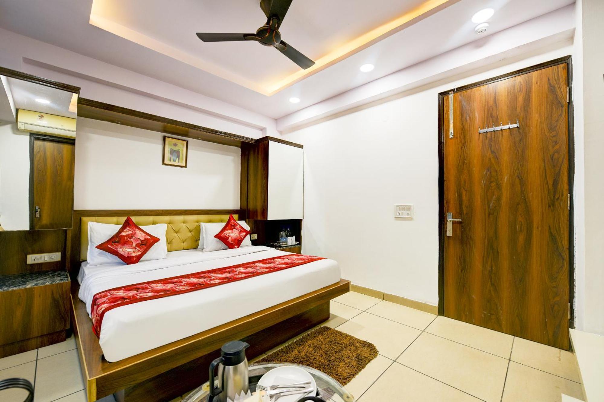Hotel Le Grand - Walk-In From Rk Ashram Metro Station Нью-Дели Экстерьер фото