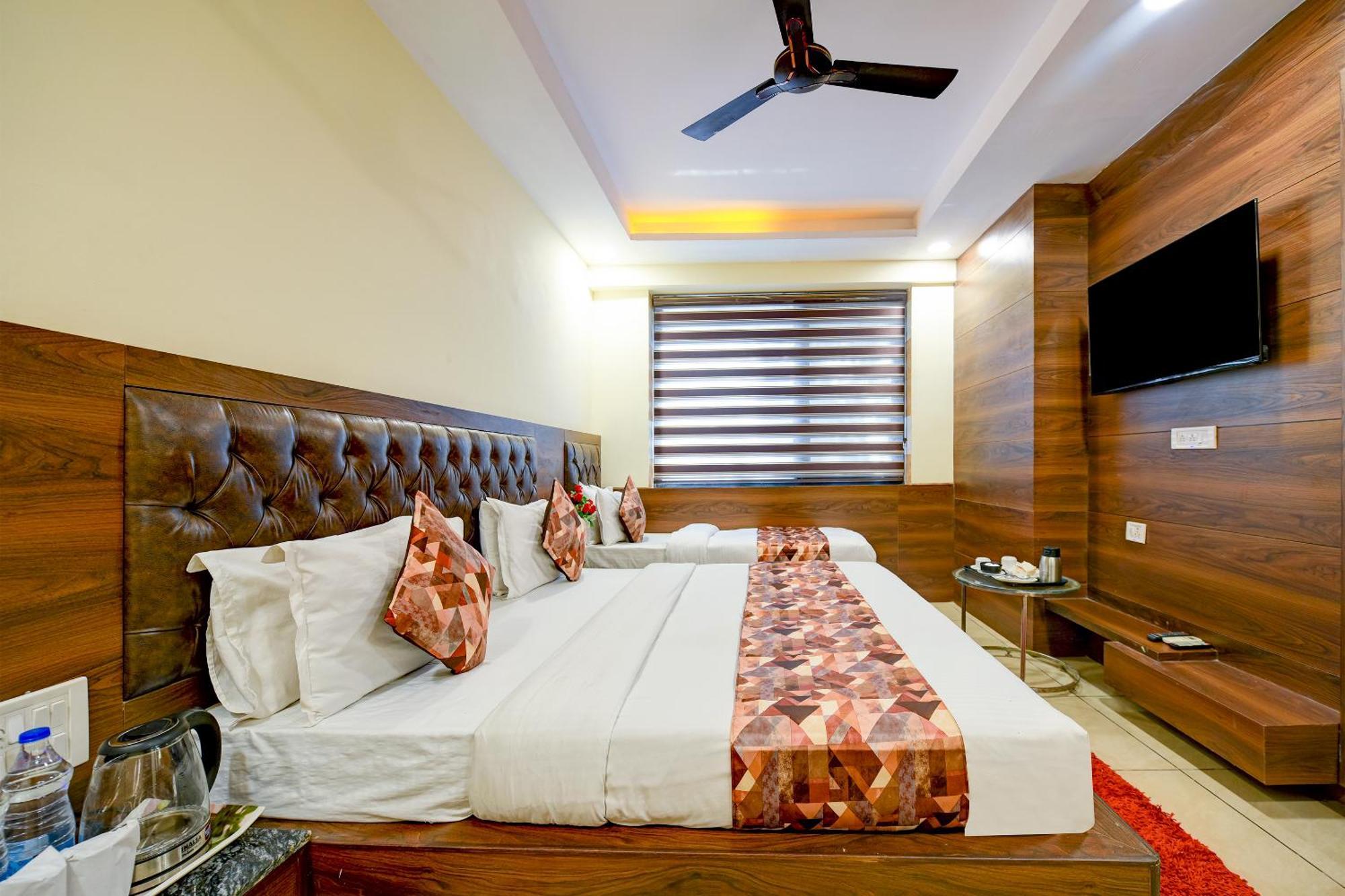 Hotel Le Grand - Walk-In From Rk Ashram Metro Station Нью-Дели Экстерьер фото