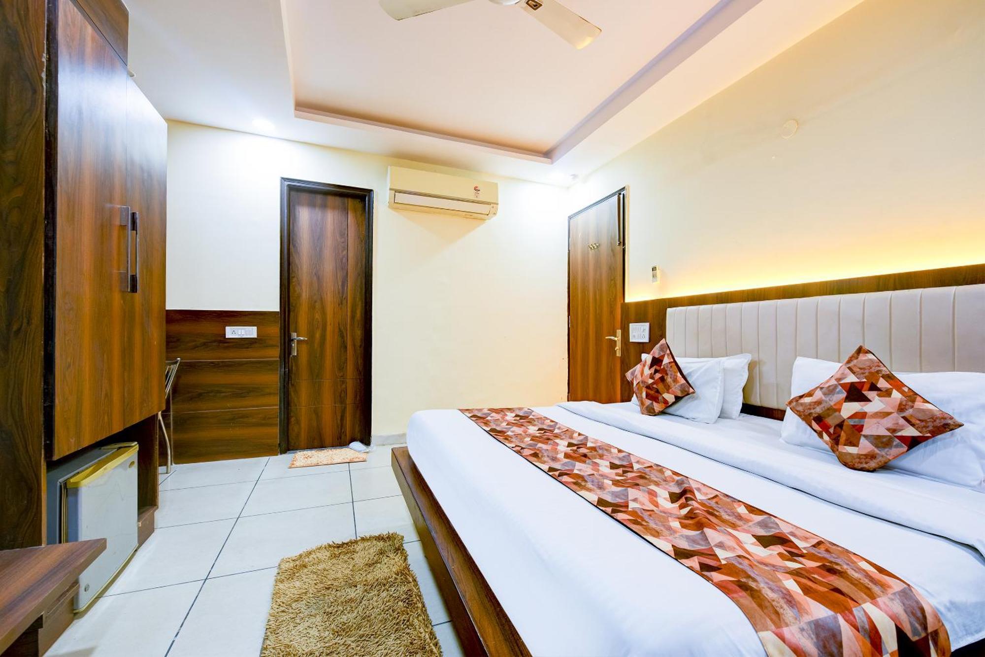 Hotel Le Grand - Walk-In From Rk Ashram Metro Station Нью-Дели Экстерьер фото
