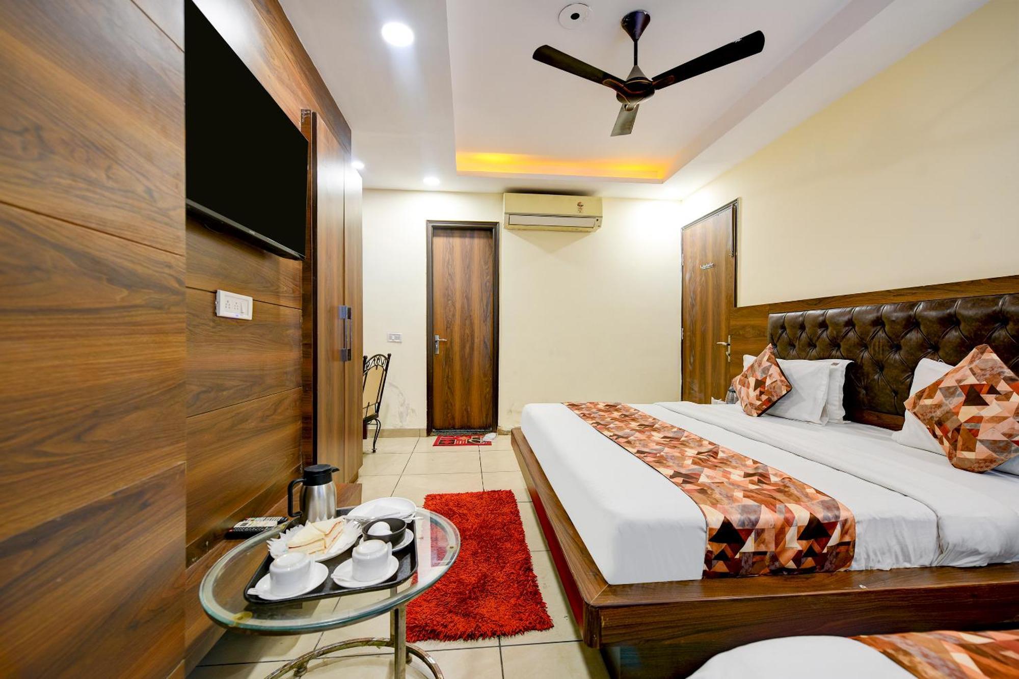 Hotel Le Grand - Walk-In From Rk Ashram Metro Station Нью-Дели Экстерьер фото