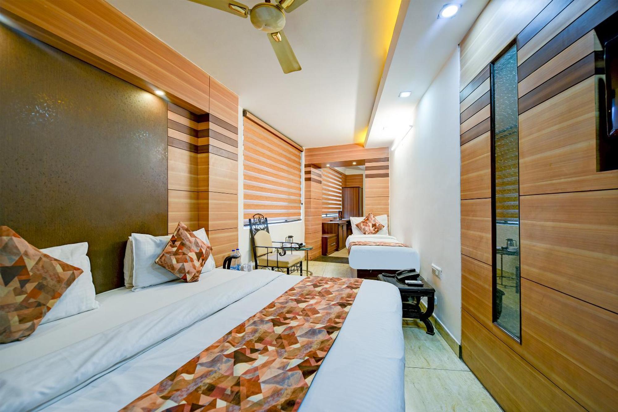 Hotel Le Grand - Walk-In From Rk Ashram Metro Station Нью-Дели Экстерьер фото