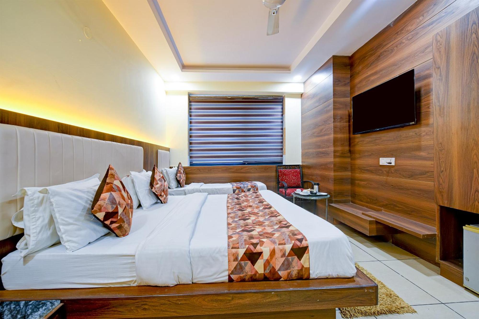 Hotel Le Grand - Walk-In From Rk Ashram Metro Station Нью-Дели Экстерьер фото